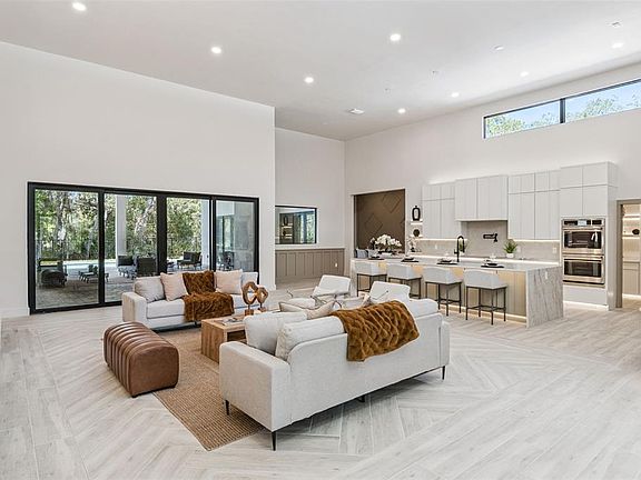 3rd image of 1447 Bird Rd