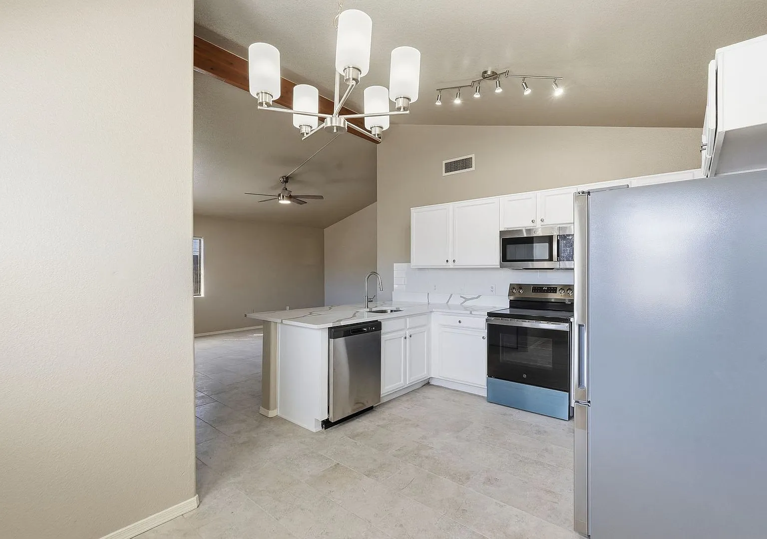 811 E. Caddie St. — Photo 3