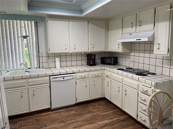 2nd image of 2472 Domingo St