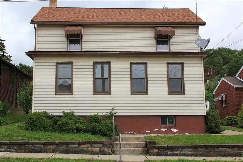 331 Logan Ave photo 1