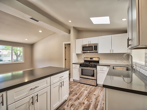 5th image of 413 Buena Vista Dr