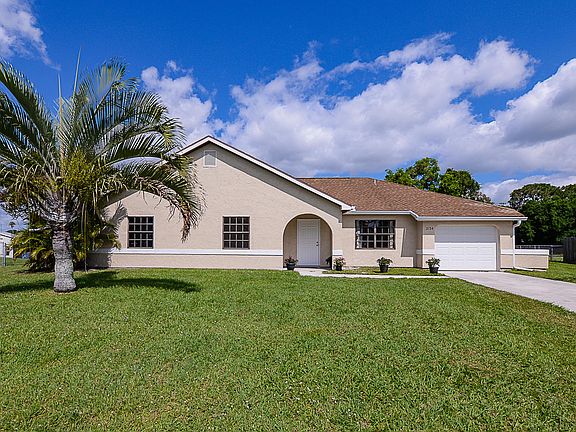 Home For Sale In Port Saint Lucie