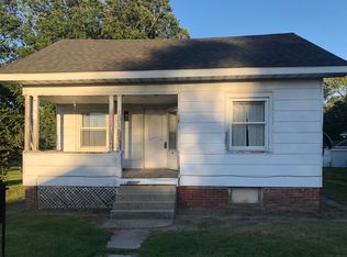 701-703 S Spruce St, Villa Grove, IL 61956