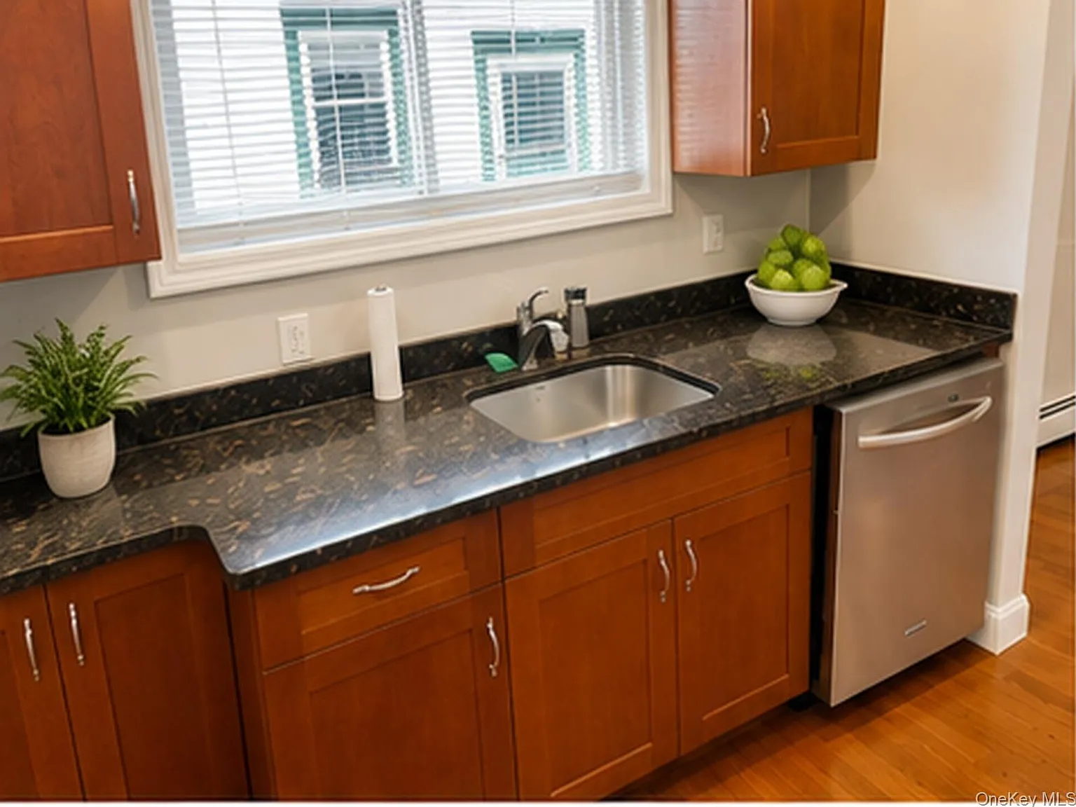 3 bed, 1.0 bath, 1958 sqft, $3,500 — Photo 4