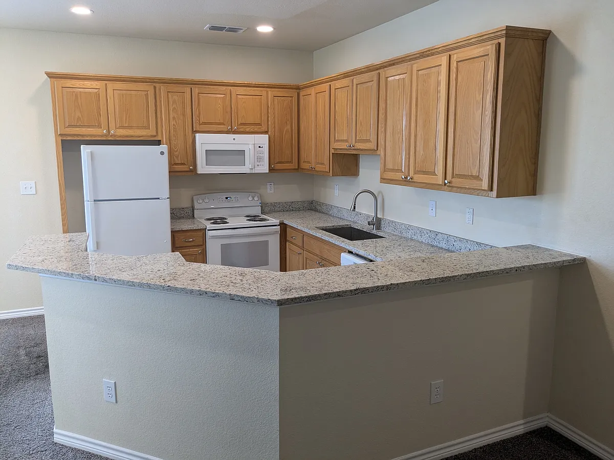 Building Photo - 102 N Dallas St #200