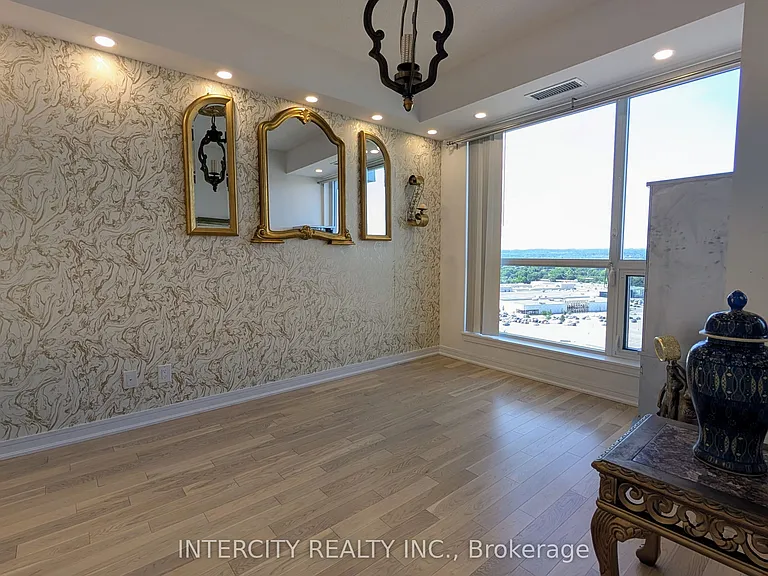 9201 Yonge St #1602 — Photo 12
