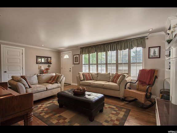 2nd image of 1441 E Bluegrass Cir