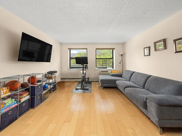 130 Lenox Ave #218, New York, NY 10026