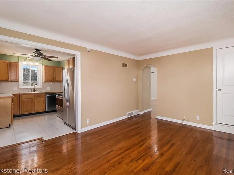 1816 Dallas Ave — Photo 2