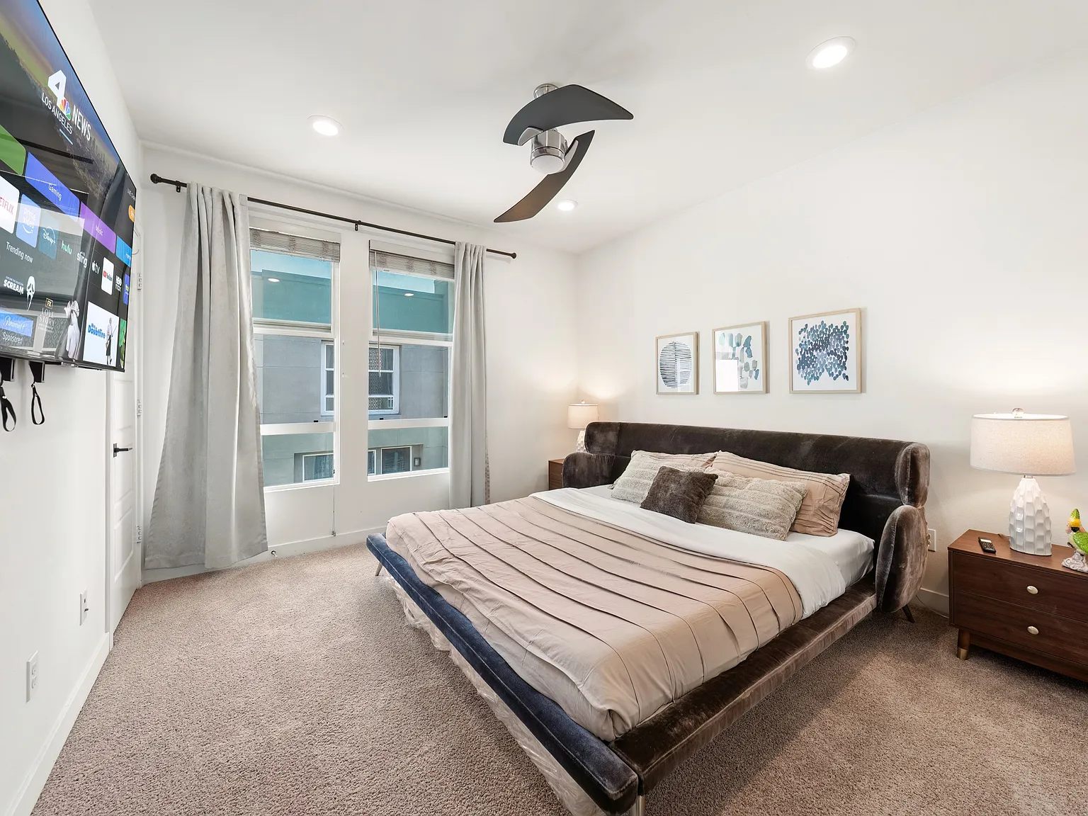 3 bed, 3.5 bath, 1650 sqft, $5,700 — Photo 4
