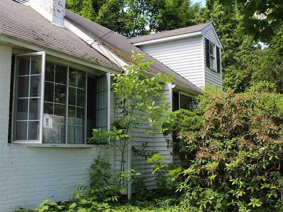 1st image of 25 Horseshoe Dr