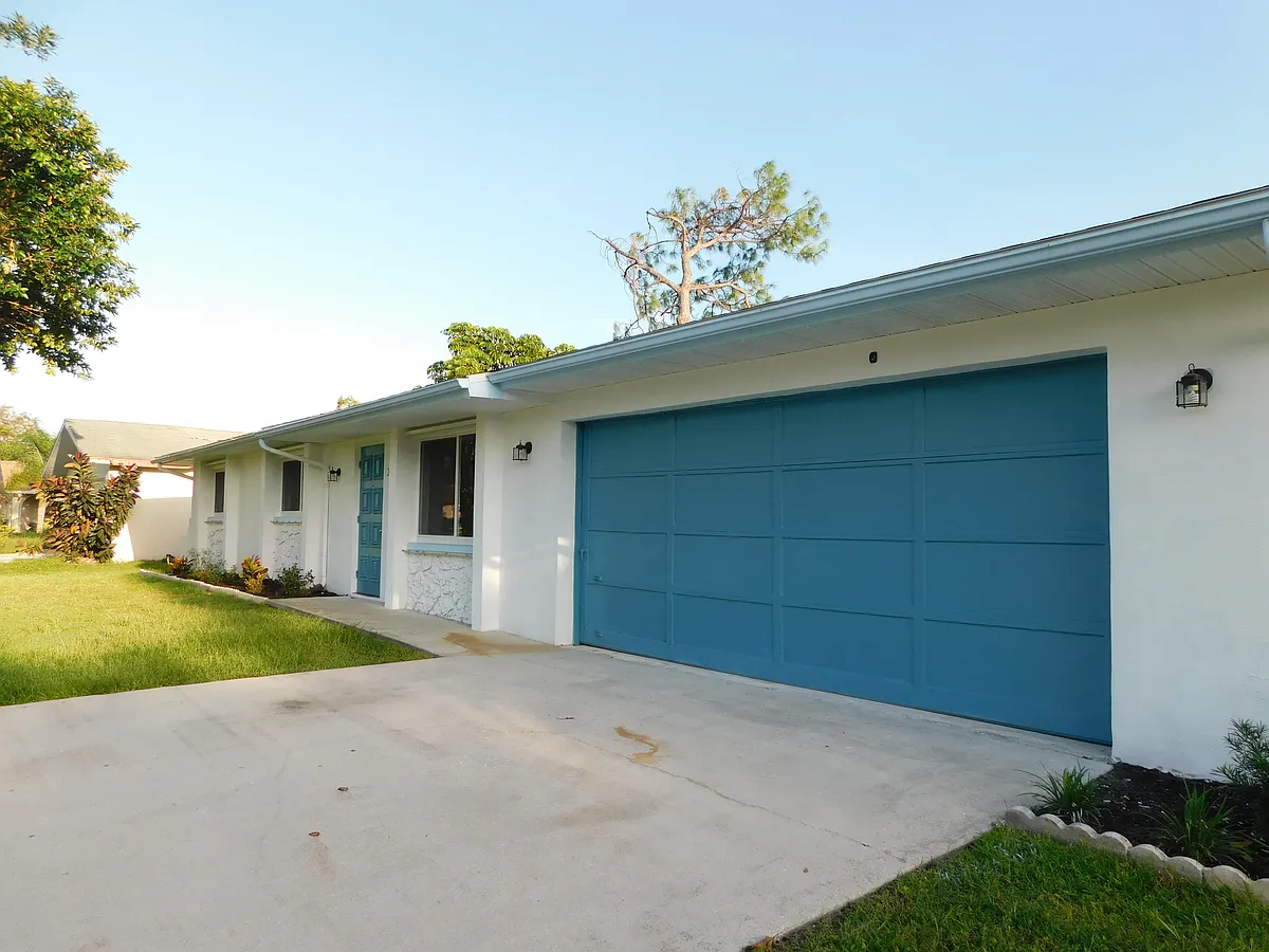 Building Photo - 21019 Randall Ave