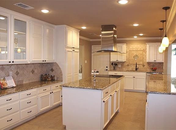 2nd image of 4116 Maryview Ct