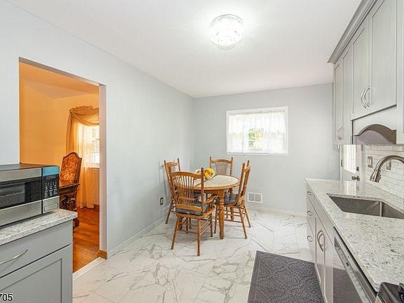 5th image of 4 George St