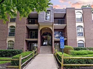 3314 Woodburn Village Dr APT 21, Annandale, VA 22003