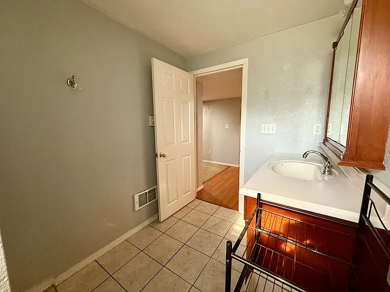 515 NW Irving St #A — Photo 14
