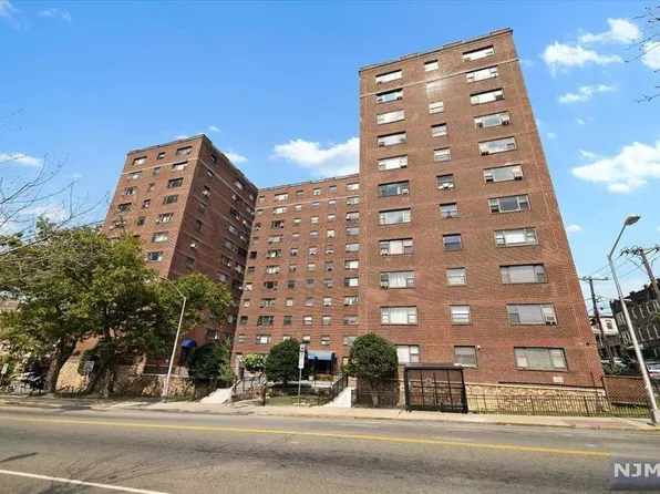 6515 Kennedy Blvd E APT 8E, West New York, NJ 07093