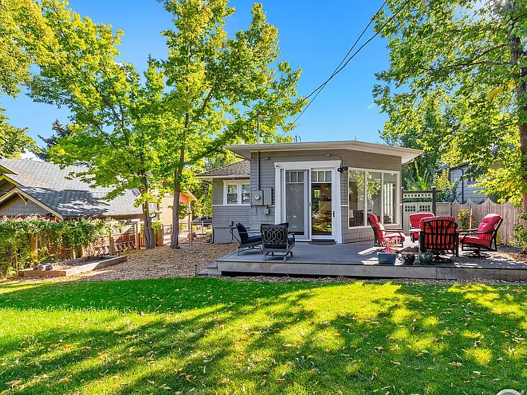 811 Grant Pl — Photo 19
