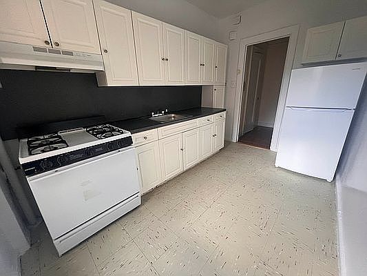 5th image of 25 Seaman Ave #4E