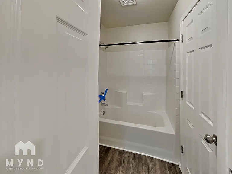 1921 Hannah Ln — Photo 22