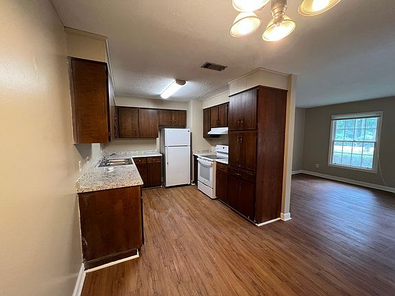 3rd image of 203 S Edgewood Dr #A