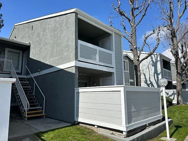 Belcourt — Photo 17