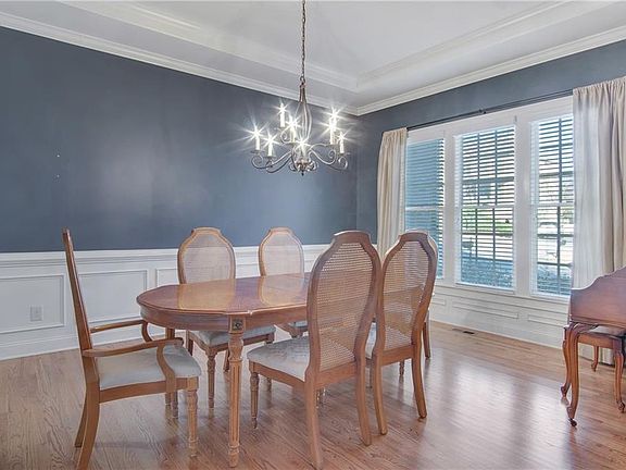 3rd image of 3935 Stanford Dr