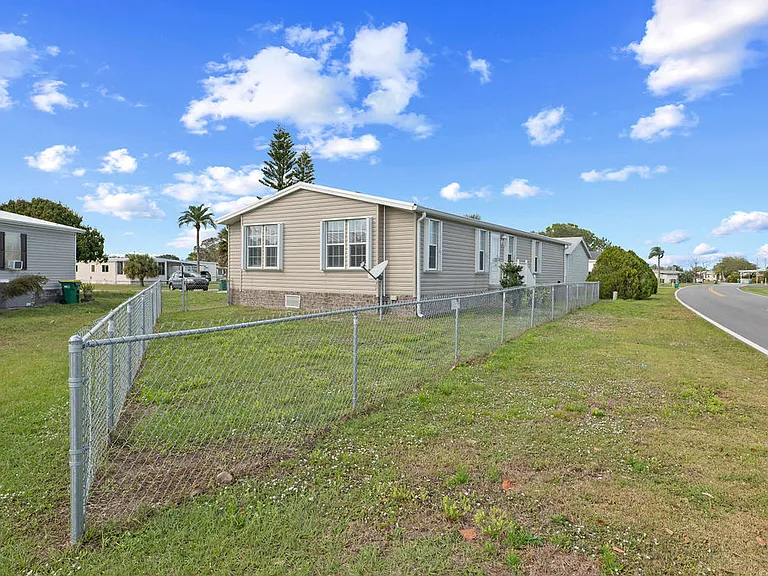 805 Beech Ct — Photo 3
