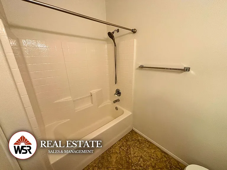 18691 Oak Park Dr — Photo 16