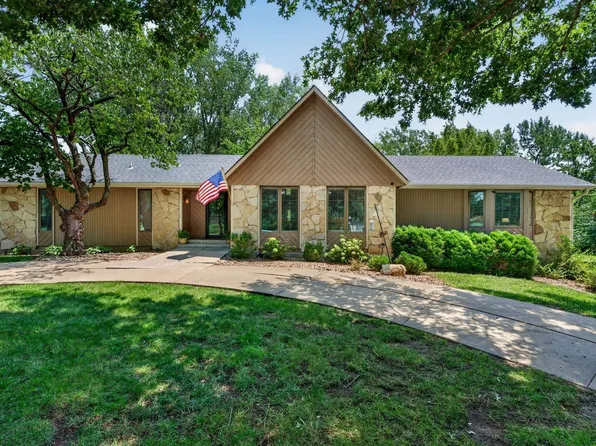 3952 SW Canterbury Town Rd, Topeka, KS 66610