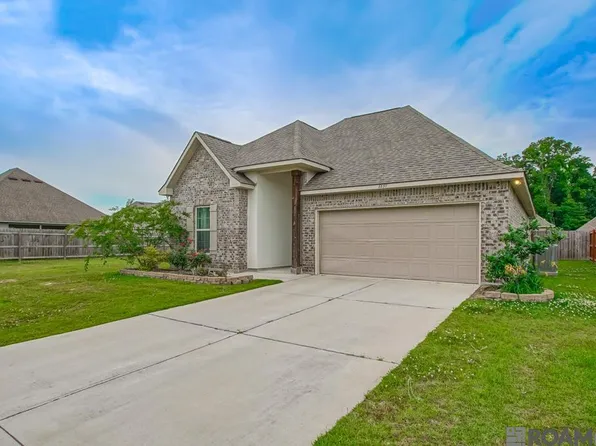 8897 Dalwood Dr, Denham Springs, LA 70726