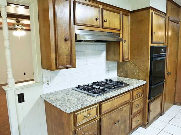 4th image of 4207 Woody Ln