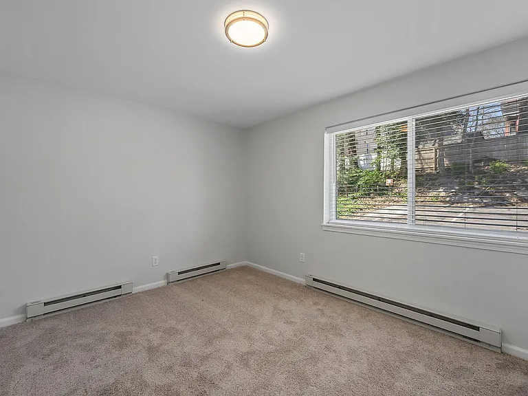 2557 Hackberry St #6 — Photo 8