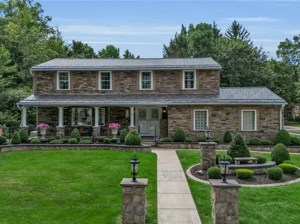 1 Dan Troy Dr, Williamsville, NY 14221