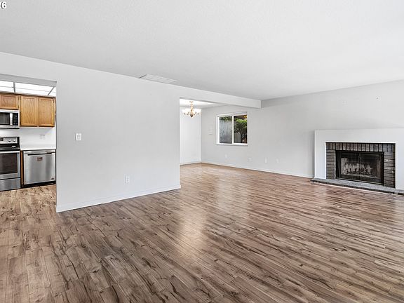 5th image of 1611 NE 113th St APT 121