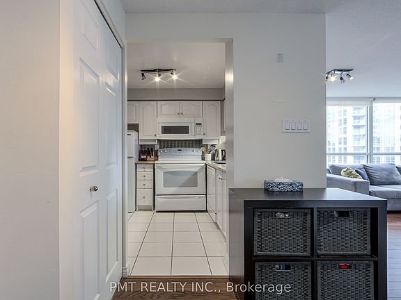 5th image of 736 Bay St #1511
