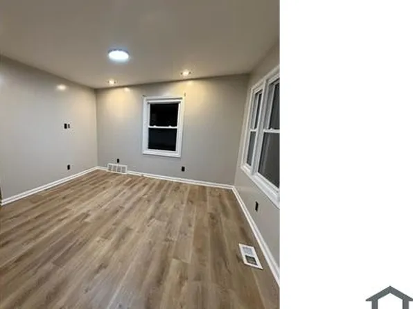 19120 Woodside St, Harper Woods, MI 48225