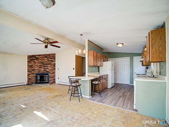3rd image of 26 Hawthorne Avenue