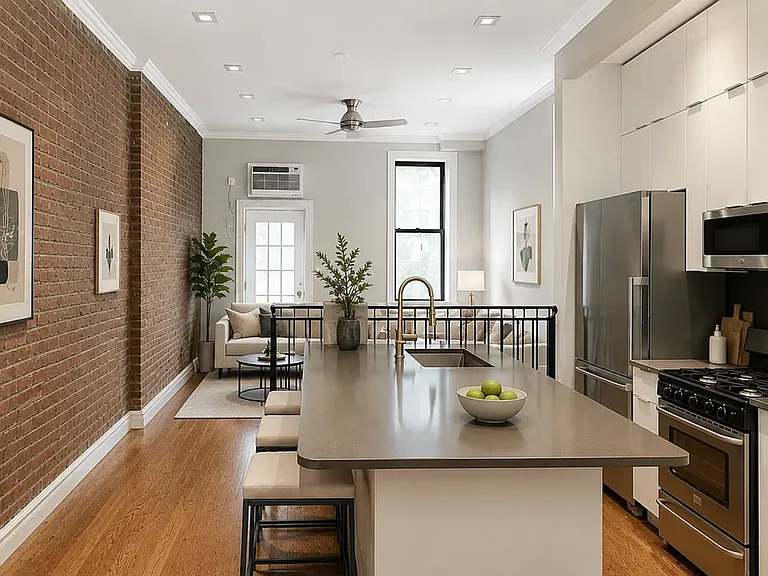 252 Mott St #3A — Photo 2