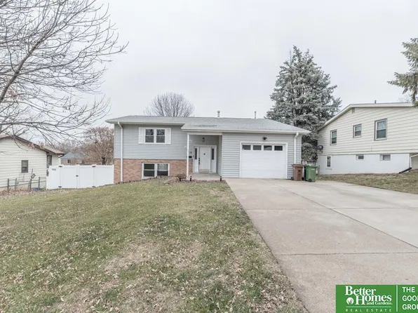 116 Hillside Dr, Bellevue, NE 68005