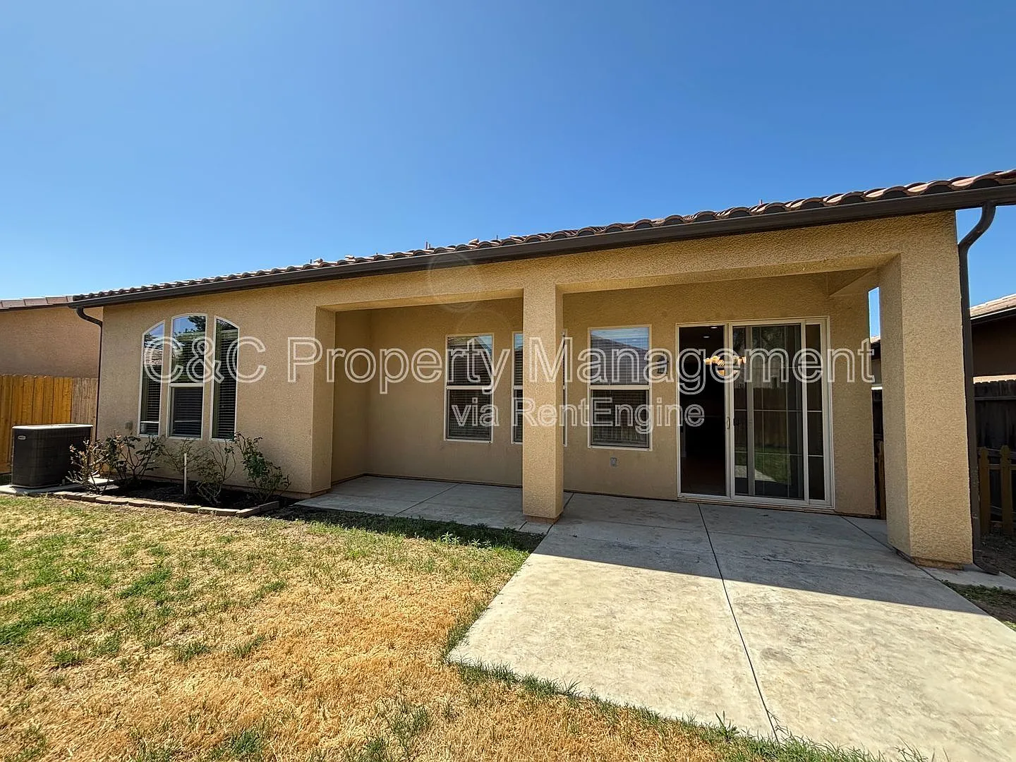 3 bed, 2.0 bath, 1515 sqft, $2,400 — Photo 2