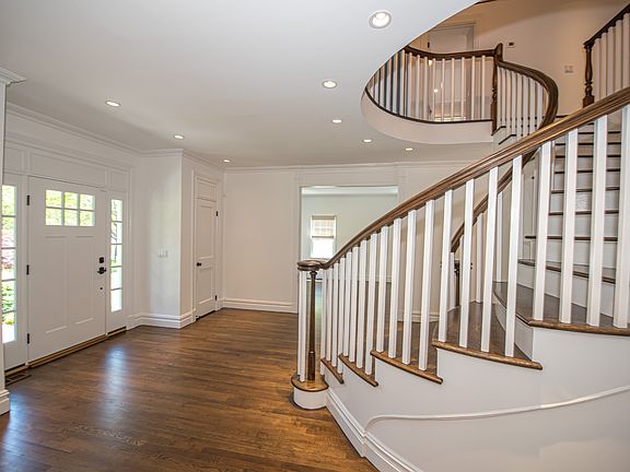 4th image of 33 Elderwood Dr