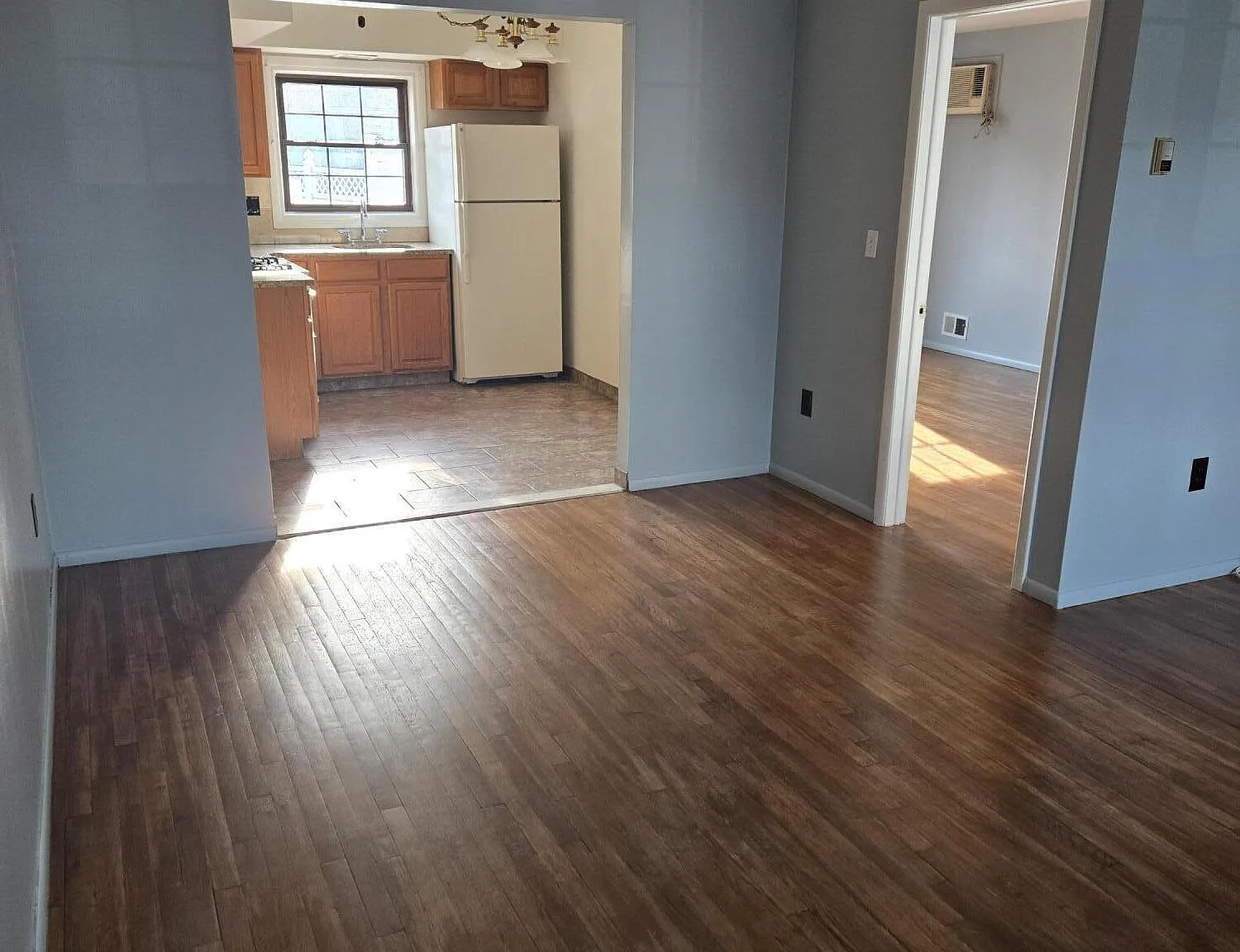 1 bed, 1.0 bath, 1500 sqft, $2,500 — Photo 2