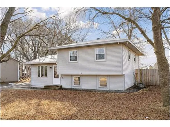 115 5th St NW, Elk River, MN 55330