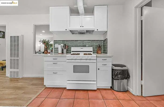 3 bed, 966 sqft, $3,650 — Photo 4