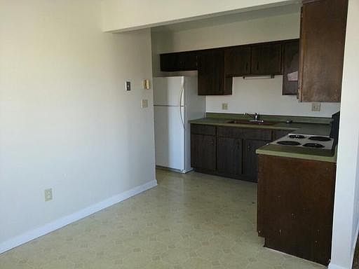 4th image of 4546 Elliot Ave APT 3