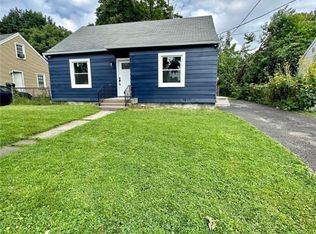 42 Traver Cir, Rochester, NY 14609