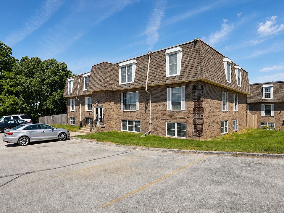 1st image of 1100 E 6th St APT 2