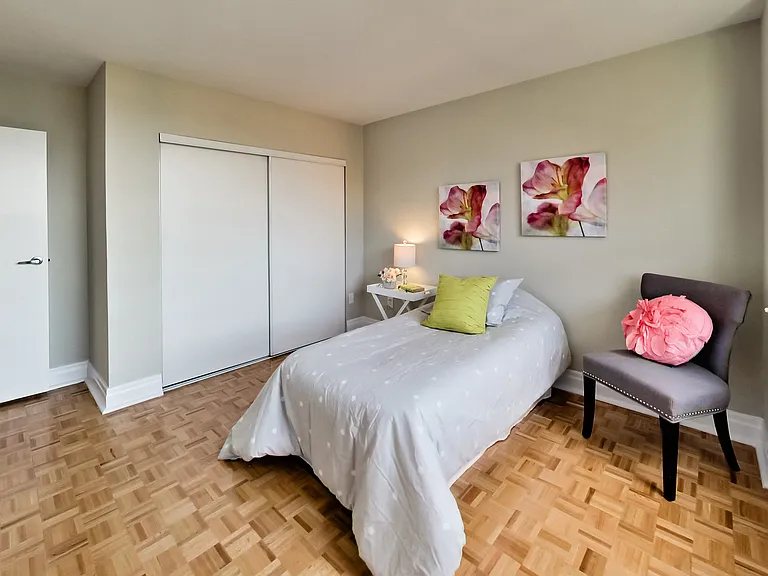 680 Roselawn Ave — Photo 55