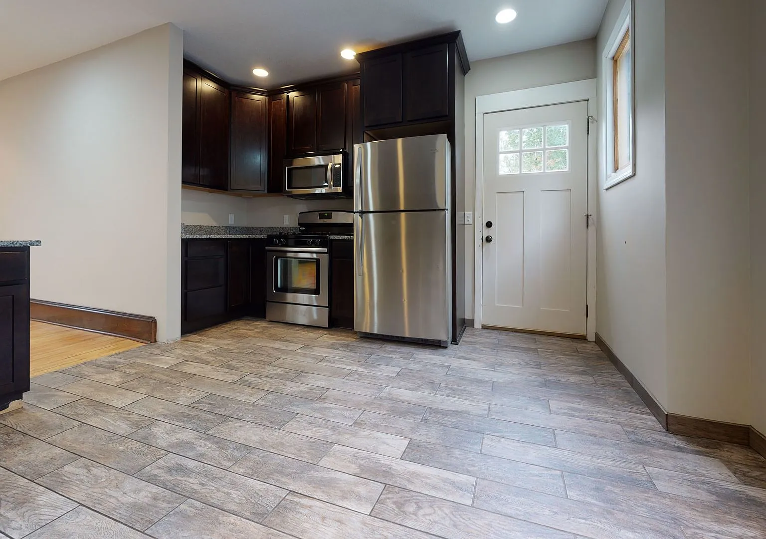 Affordable 5-Bedroom House Near U of M Campus — Photo 2